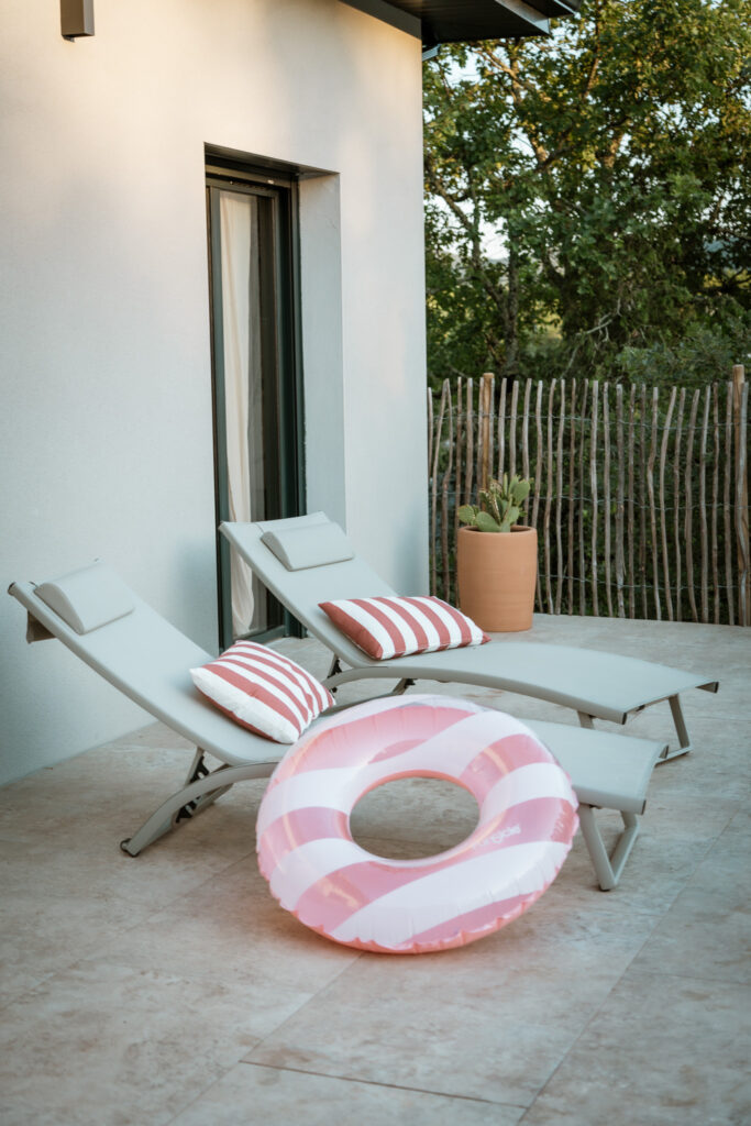transats sur la terrasse du Gîte